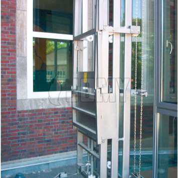 Ladder met opvouwbaar werkplatform voor gevel onderhoud. Ladder met opvouwbaar werkplatform - Building Maintenance Unit